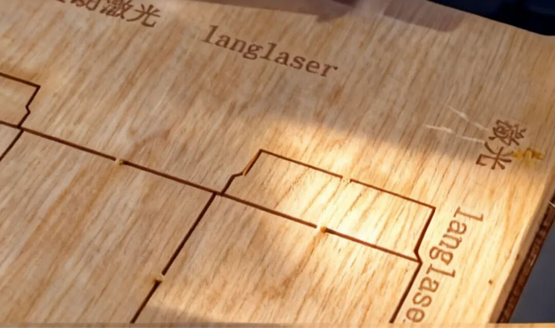 Explorando o potencial ilimitado dos sistemas de facas a laser！