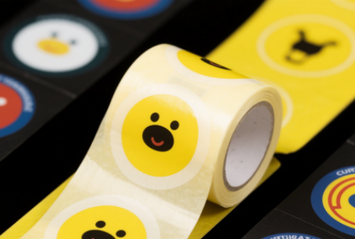 Revolucione seu fluxo de trabalho de etiquetas adesivas usando sistema avançado de controle de laser